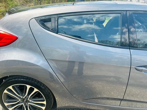 Used 2017 Hyundai Veloster FWD image 21