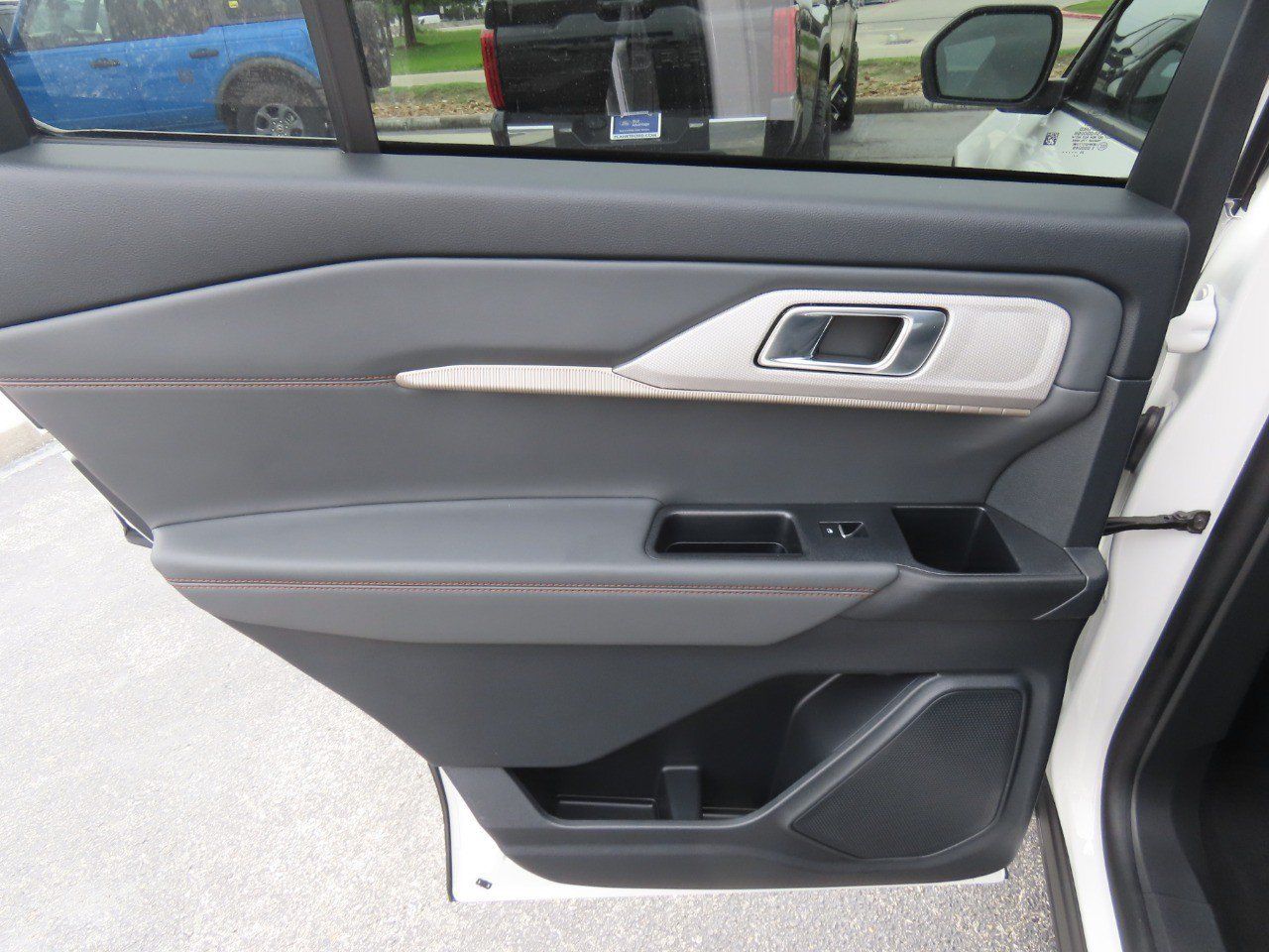 Used 2025 Ford Explorer Active RWD image 20