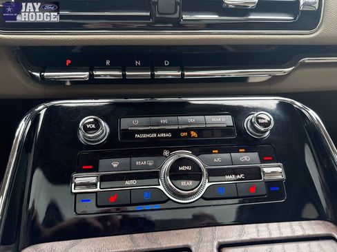 Used 2022 Lincoln Navigator Reserve RWD image 18