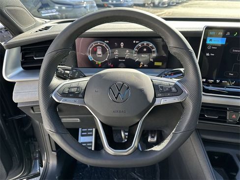 New 2026 Volkswagen Tiguan SE R-Line image 17