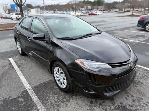 Used 2018 Toyota Corolla LE image 3