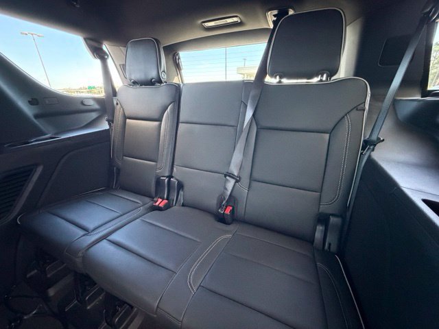 Used 2025 GMC Yukon Elevation RWD image 32
