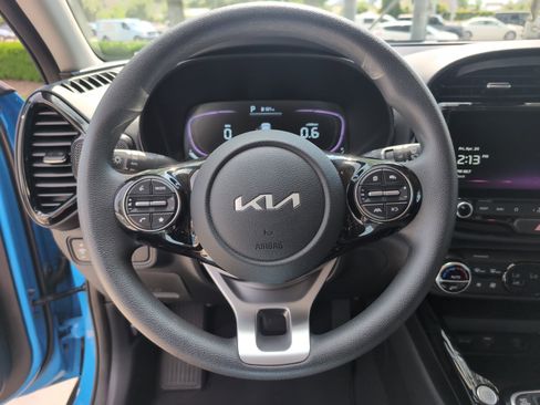 Used 2024 Kia Soul S FWD image 18