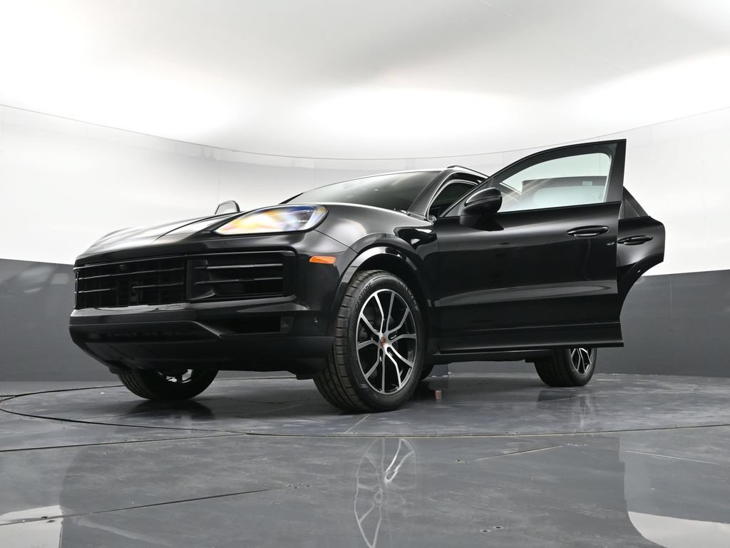 Certified 2026 Porsche Cayenne AWD/4WD image 38