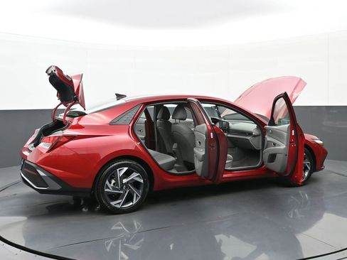 Certified 2025 Hyundai Elantra Sport image 51
