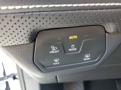 Certified 2025 Volkswagen Atlas Cross Sport SE FWD image 26