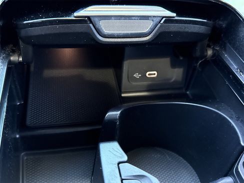 Used 2023 Mercedes-Benz C 300 Sedan image 21