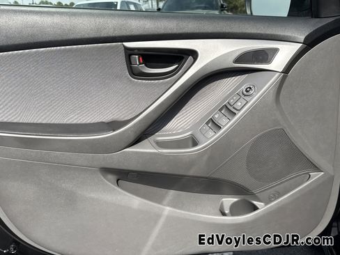 Used 2013 Hyundai Elantra GLS w/ Preferred Pkg image 9