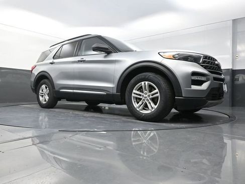 Used 2024 Ford Explorer XLT w/ Equipment Group 202A AWD/4WD image 19