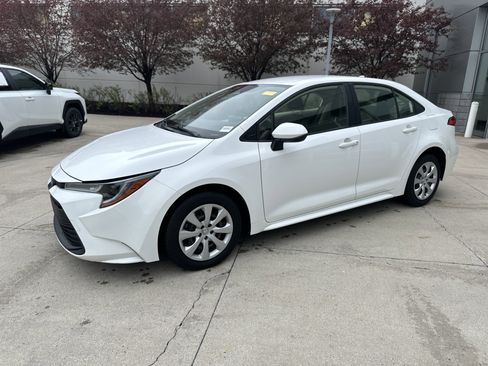 Used 2023 Toyota Corolla LE FWD image 3