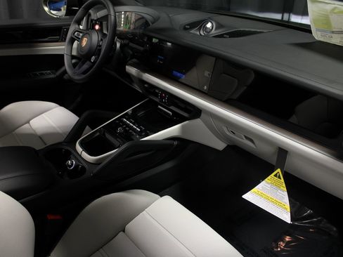 New 2026 Porsche Cayenne E-Hybrid image 31