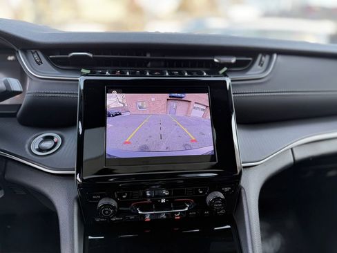 New 2025 Jeep Grand Cherokee L Laredo w/ Luxury Tech Group I image 30