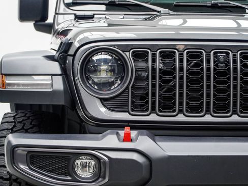 Used 2024 Jeep Gladiator Rubicon w/ Technology Group AWD/4WD image 13