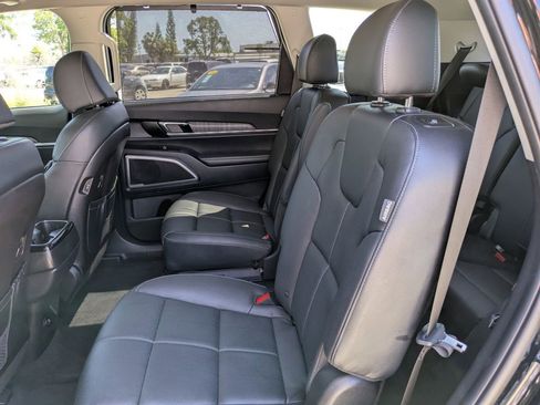 Certified 2024 Kia Telluride EX w/ EX Captain's Chair Package FWD image 19
