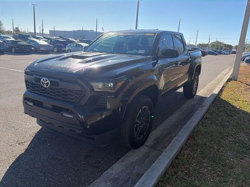 Certified 2025 Toyota Tacoma TRD Sport image 1