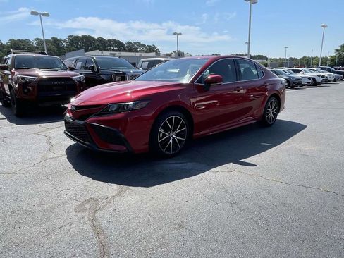 Used 2024 Toyota Camry SE w/ Convenience Package FWD image 5