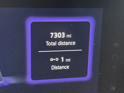 Used 2025 Volkswagen Tiguan SE image 5