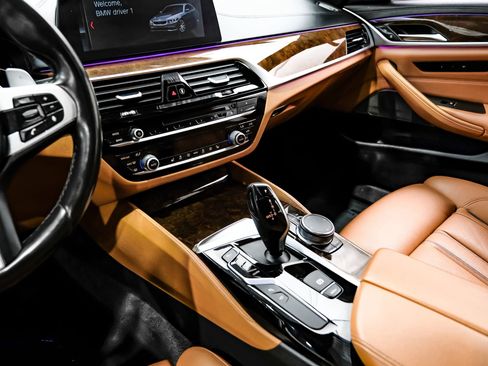 Used 2019 BMW 540i xDrive w/ M Sport Package image 29