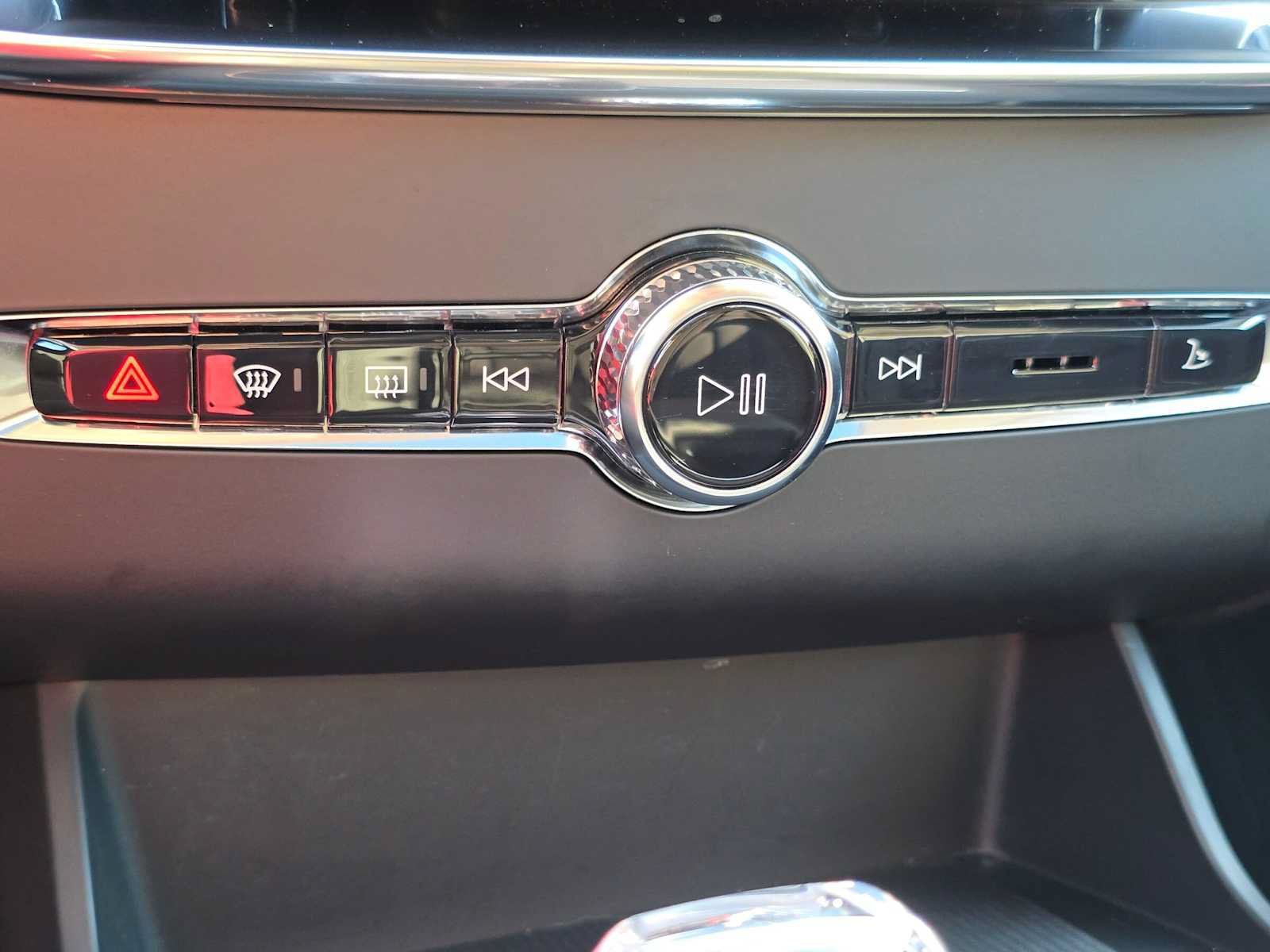 Used 2026 Volvo XC90 B6 Plus w/ Protection Package AWD/4WD image 30