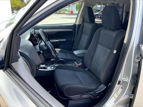 Used 2018 Mitsubishi Outlander SE FWD image 29