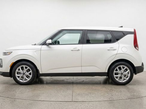 Used 2025 Kia Soul LX w/ LX Technology Package FWD image 5