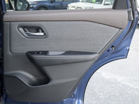 Used 2023 Nissan Rogue SV FWD image 31