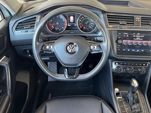 Used 2021 Volkswagen Tiguan SE image 11