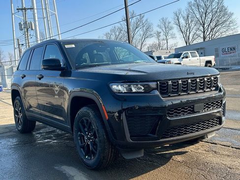 New 2026 Jeep Grand Cherokee Altitude AWD/4WD image 4