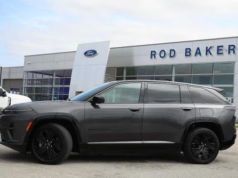 Used 2024 Jeep Wagoneer Launch Edition image 3