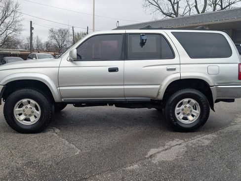 Used 2000 Toyota 4Runner SR5 AWD/4WD image 4