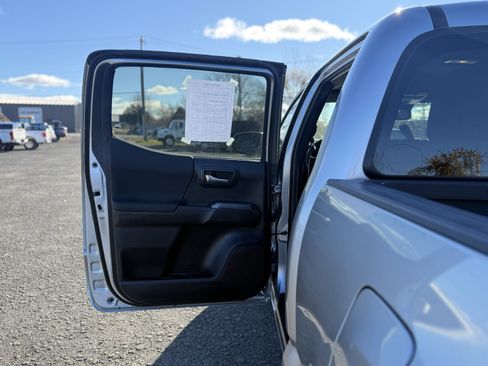 Used 2022 Toyota Tacoma TRD Sport image 28