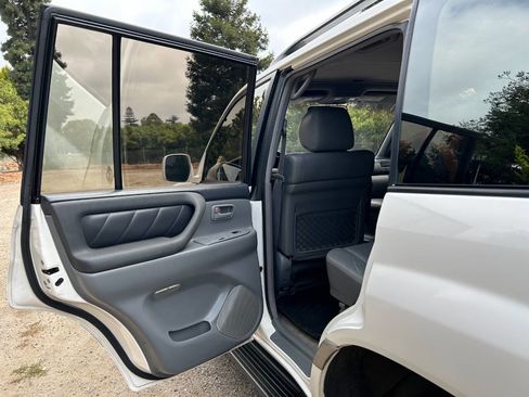 Used 1999 Toyota Land Cruiser image 29
