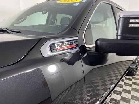 Used 2023 GMC Sierra 2500 Denali w/ Denali Black Diamond Edition image 12