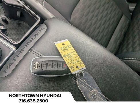 Used 2025 Nissan Pathfinder SV image 20