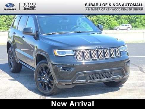 Used 2022 Jeep Grand Cherokee Laredo X AWD/4WD image 1