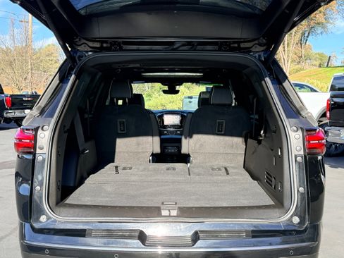 Used 2022 Chevrolet Traverse Premier w/ Redline Edition image 10