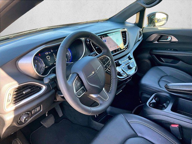 Used 2026 Chrysler Pacifica Select FWD image 14