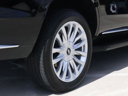 Used 2021 Cadillac Escalade Luxury image 12