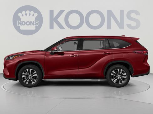 Used 2021 Toyota Highlander XLE AWD/4WD image 4