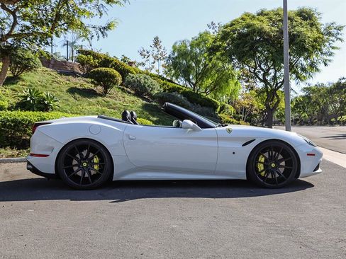 Used 2015 Ferrari California T RWD image 6