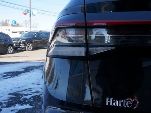 Certified 2025 Volkswagen Taos SE w/ Panoramic Sunroof Package image 79