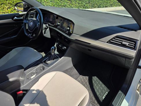 Used 2019 Volkswagen Jetta R-Line image 10