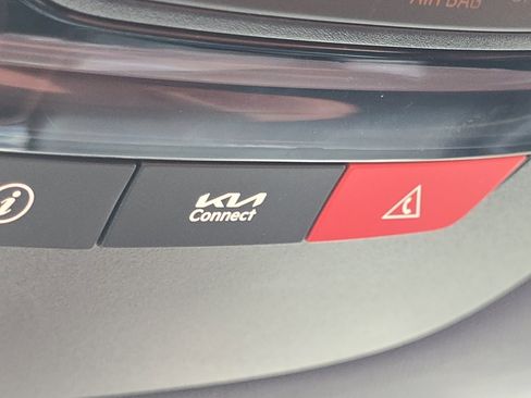 Used 2023 Kia Sportage SX image 7