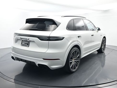 Used 2022 Porsche Cayenne Turbo S image 14