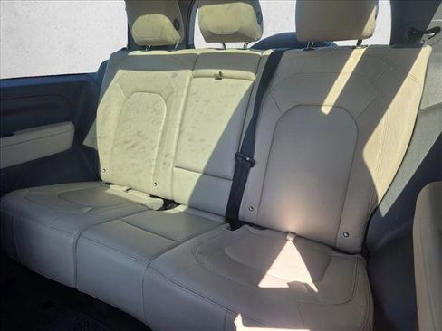 Used 2024 Land Rover Defender 90 S image 16