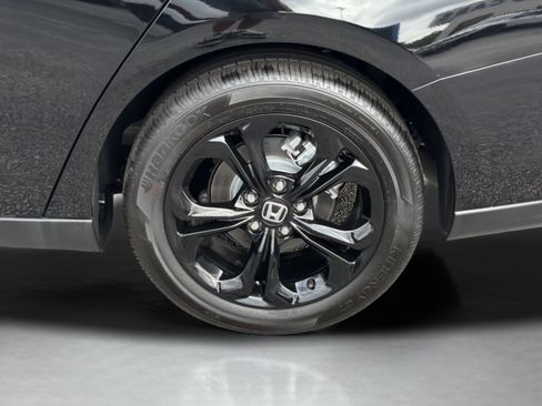 Certified 2025 Honda Accord SE image 29