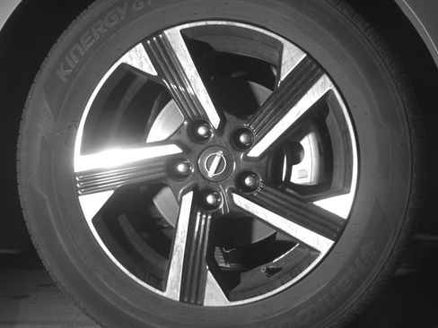 Used 2025 Nissan Sentra SV image 13