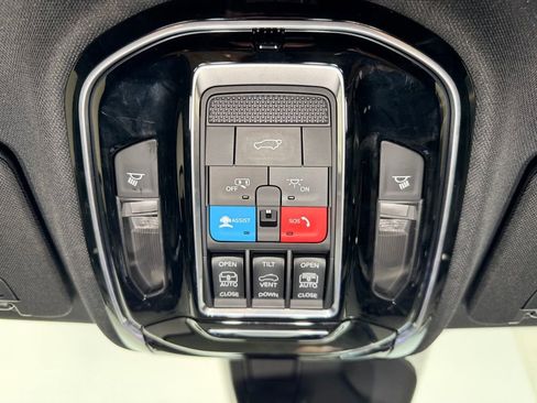 Used 2021 Jeep Grand Cherokee L Overland w/ Luxury Tech Group IV AWD/4WD image 15
