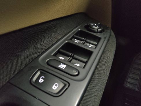 Used 2015 Jeep Renegade Latitude w/ Popular Equipment Group image 27