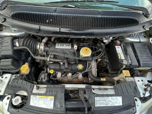Used 2004 Chrysler Town & Country Touring FWD image 38